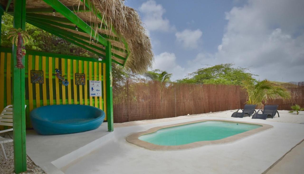 Pista Q Hostel And Apartments Oranjestad Exteriér fotografie
